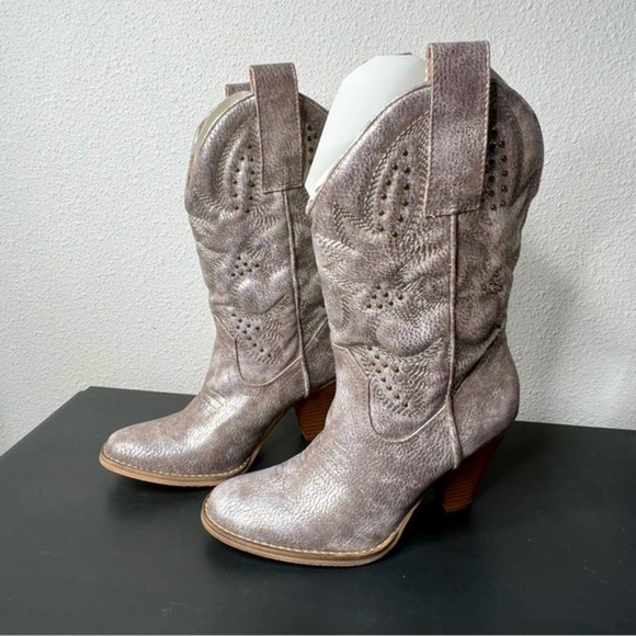 Very Volatile Wagon Wheel Western Boots, Champagne, size 6 NIB - Picture 1 of 7